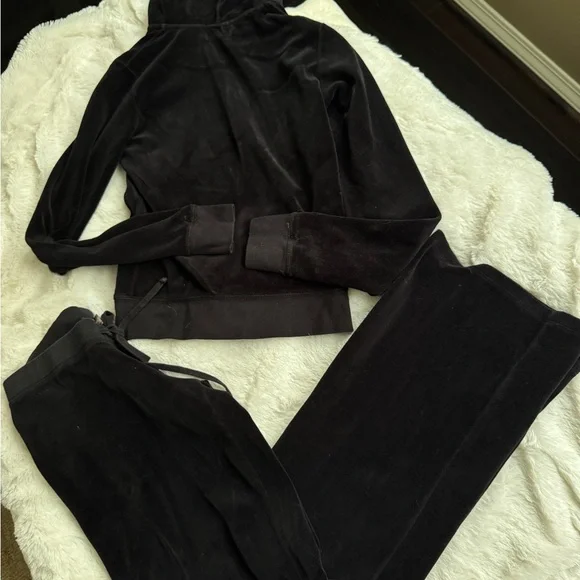 Juicy Couture Black Velour Tracksuit - Picture 6 of 8